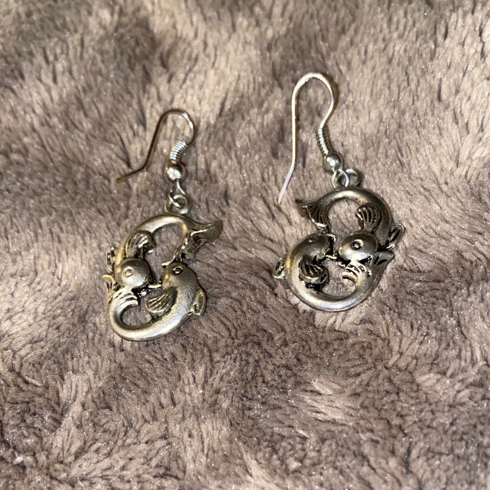 Silver Tone Fish Hook Earrings❤️